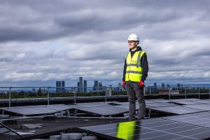 Le rôle des panneaux solaires dans la lutte contre les émissions de carbone : un éclairage essentiel