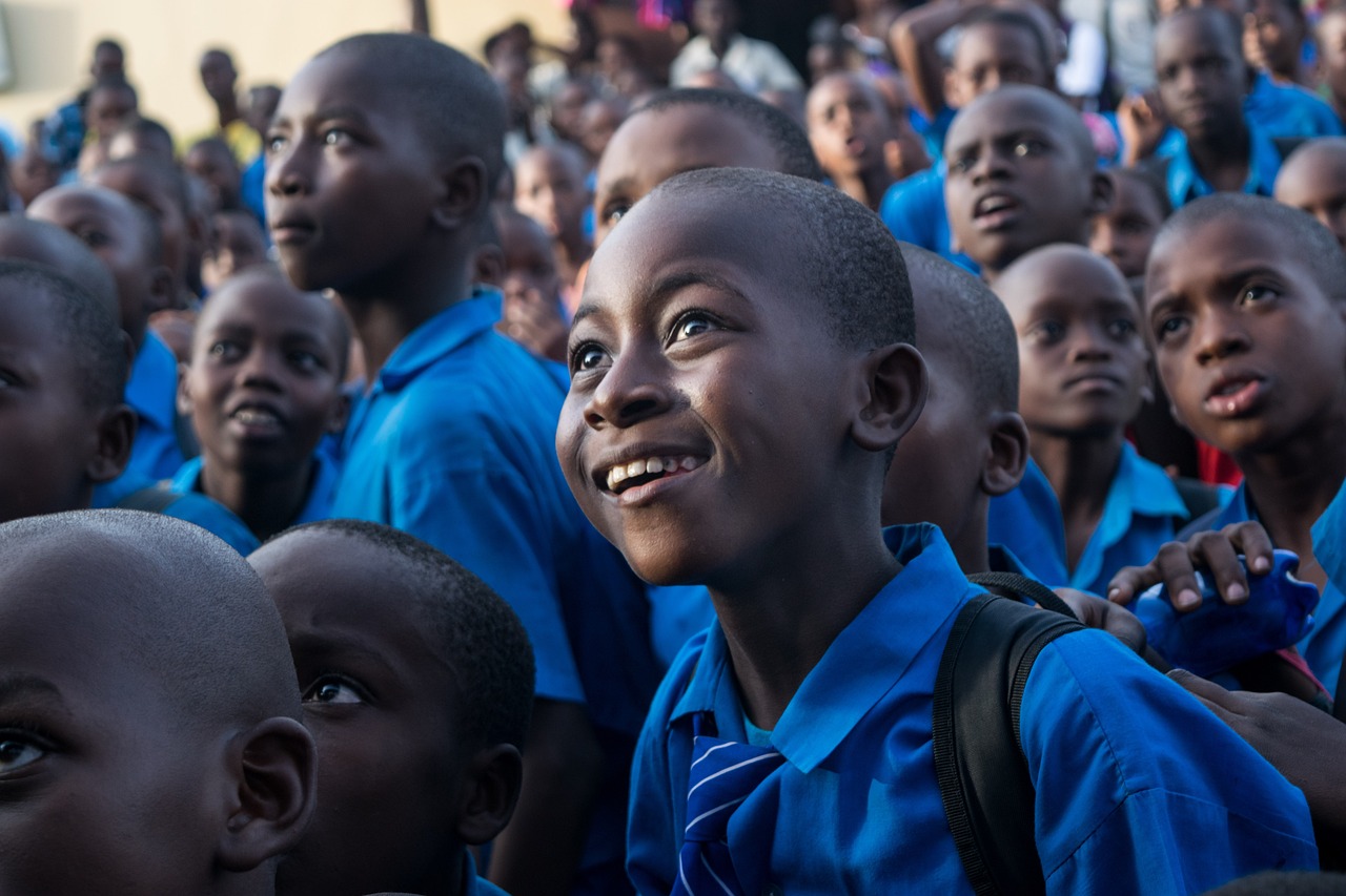 découvrez les enjeux de l'éducation environnementale, un outil essentiel pour sensibiliser et former les jeunes générations aux défis écologiques. explorez des méthodes innovantes et des ressources pédagogiques pour agir en faveur de la planète.