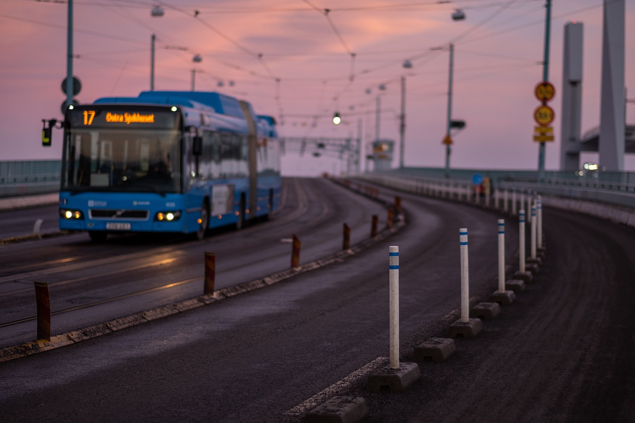 découvrez les différents modes de transport public disponibles, leur impact sur l'environnement et comment ils facilitent vos déplacements quotidiens en ville. explorez les avantages des transports en commun pour une mobilité durable.